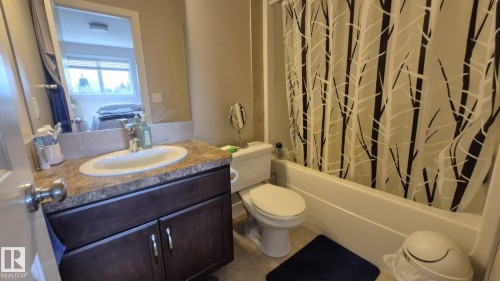 2044 33B Street Nw, Edmonton, AB - Indoor Photo Showing Bathroom
