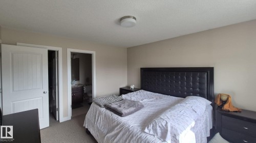 2044 33B Street Nw, Edmonton, AB - Indoor Photo Showing Bedroom