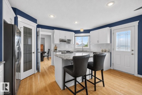 1358 118A Street, Edmonton, AB - Indoor Photo Showing Kitchen With Upgraded Kitchen