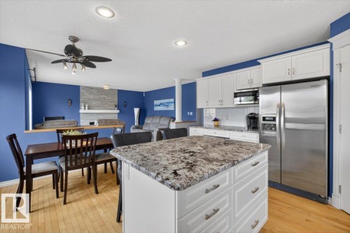 1358 118A Street, Edmonton, AB - Indoor Photo Showing Kitchen With Upgraded Kitchen