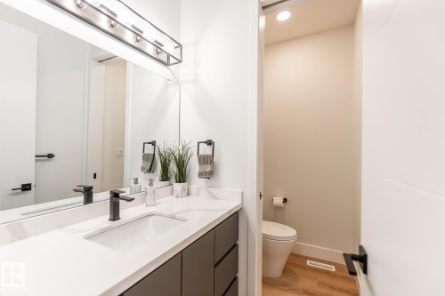 11445 79 Avenue, Edmonton, AB - Indoor Photo Showing Bathroom
