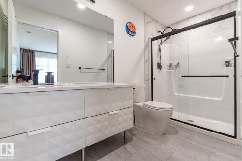 11445 79 Avenue, Edmonton, AB - Indoor Photo Showing Bathroom