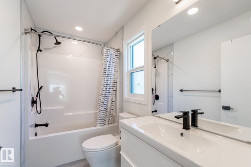 11445 79 Avenue, Edmonton, AB - Indoor Photo Showing Bathroom