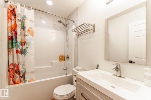 11445 79 Avenue, Edmonton, AB - Indoor Photo Showing Bathroom