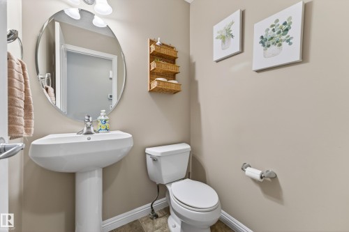 1907 120 Street, Edmonton, AB - Indoor Photo Showing Bathroom