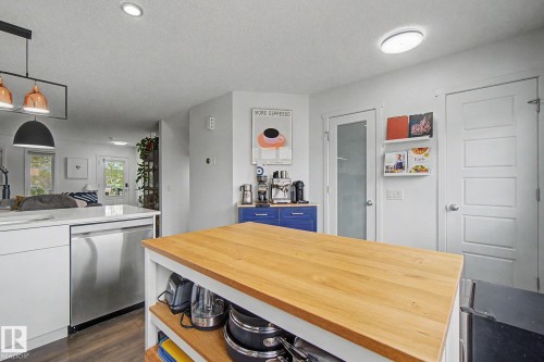 385 Orchards Boulevard, Edmonton, AB - Indoor Photo Showing Kitchen