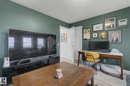 385 Orchards Boulevard, Edmonton, AB - Indoor Photo Showing Office