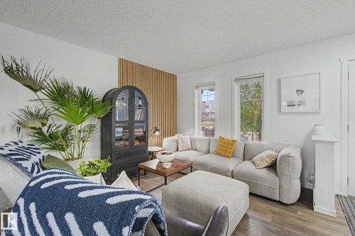 385 Orchards Boulevard, Edmonton, AB - Indoor Photo Showing Living Room