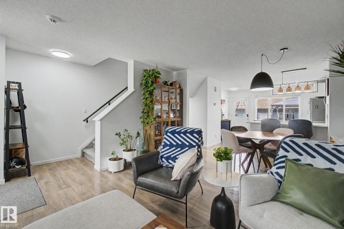 385 Orchards Boulevard, Edmonton, AB - Indoor Photo Showing Living Room