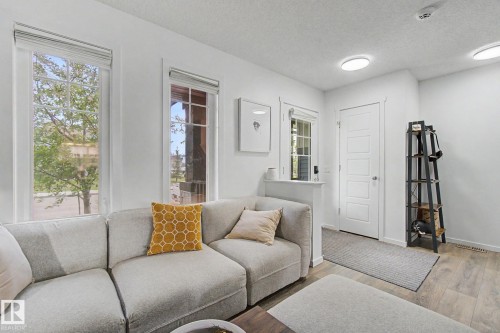 385 Orchards Boulevard, Edmonton, AB - Indoor Photo Showing Living Room