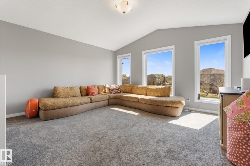 110 Aspenglen Drive, Spruce Grove, AB - Indoor Photo Showing Living Room