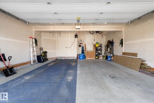 110 Aspenglen Drive, Spruce Grove, AB - Indoor Photo Showing Garage