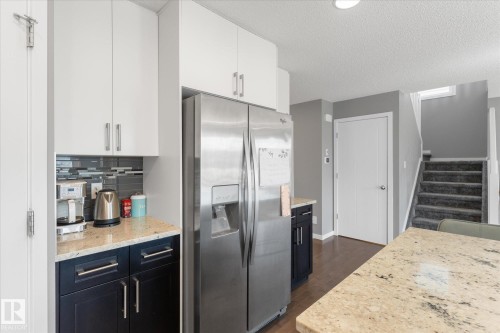 110 Aspenglen Drive, Spruce Grove, AB - Indoor Photo Showing Kitchen