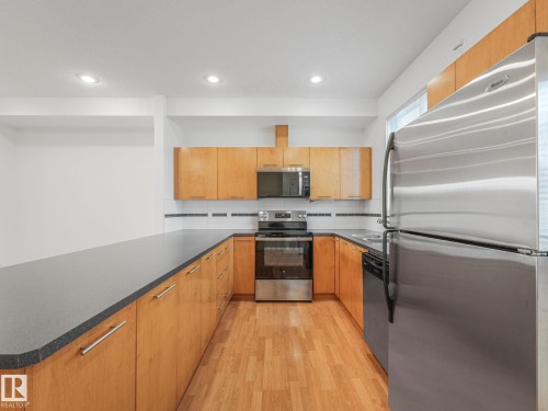 16915 82 Street, Edmonton, AB - Indoor Photo Showing Kitchen With Stainless Steel Kitchen