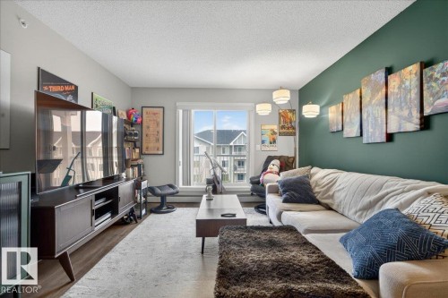 408 2204 44 Avenue, Edmonton, AB - Indoor Photo Showing Living Room