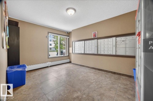 408 2204 44 Avenue, Edmonton, AB - Indoor Photo Showing Other Room