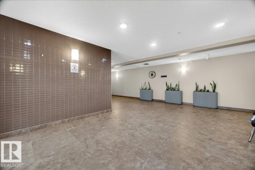 408 2204 44 Avenue, Edmonton, AB - Indoor Photo Showing Other Room