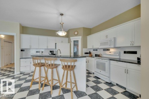 1957 Tomlinson Square Square, Edmonton, AB - Indoor Photo Showing Kitchen