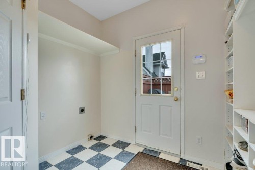 1957 Tomlinson Square Square, Edmonton, AB - Indoor