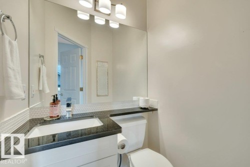 1957 Tomlinson Square Square, Edmonton, AB - Indoor Photo Showing Bathroom