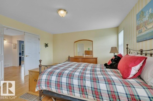 1957 Tomlinson Square Square, Edmonton, AB - Indoor Photo Showing Bedroom