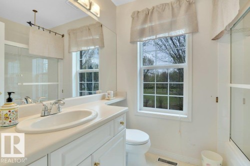 1957 Tomlinson Square Square, Edmonton, AB - Indoor Photo Showing Bathroom