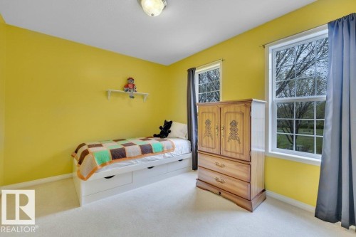 1957 Tomlinson Square Square, Edmonton, AB - Indoor Photo Showing Bedroom
