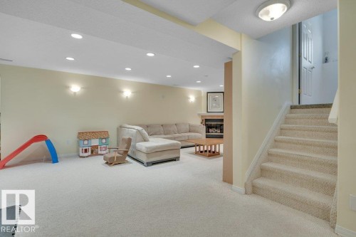 1957 Tomlinson Square Square, Edmonton, AB - Indoor Photo Showing Other Room