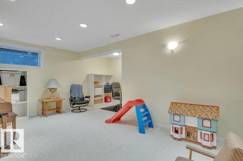 1957 Tomlinson Square Square, Edmonton, AB - Indoor