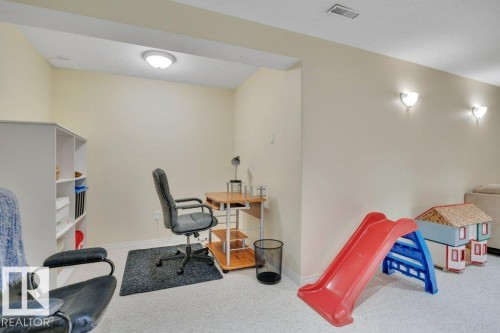 1957 Tomlinson Square Square, Edmonton, AB - Indoor