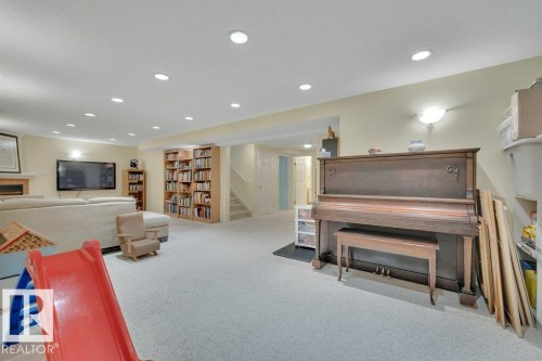 1957 Tomlinson Square Square, Edmonton, AB - Indoor