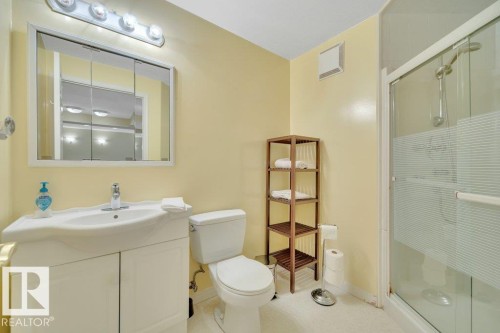 1957 Tomlinson Square Square, Edmonton, AB - Indoor Photo Showing Bathroom