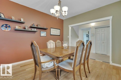 1957 Tomlinson Square Square, Edmonton, AB - Indoor Photo Showing Dining Room