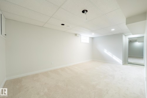 30 Amberly Court, Edmonton, AB - Indoor