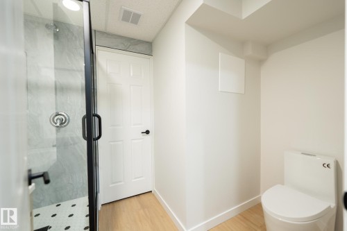 30 Amberly Court, Edmonton, AB - Indoor Photo Showing Bathroom