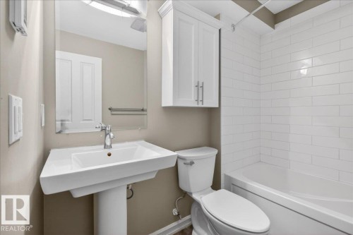 942 Chahley Crescent, Edmonton, AB - Indoor Photo Showing Bathroom