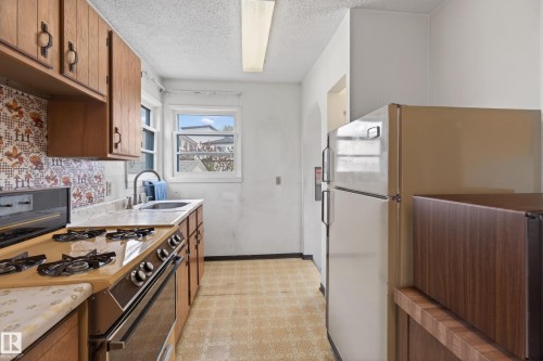 15406 94A Avenue, Edmonton, AB - Indoor Photo Showing Kitchen