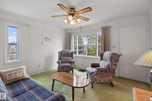 15406 94A Avenue, Edmonton, AB - Indoor Photo Showing Living Room