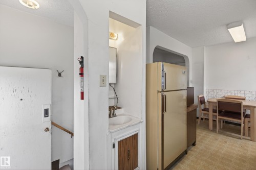 15406 94A Avenue, Edmonton, AB - Indoor