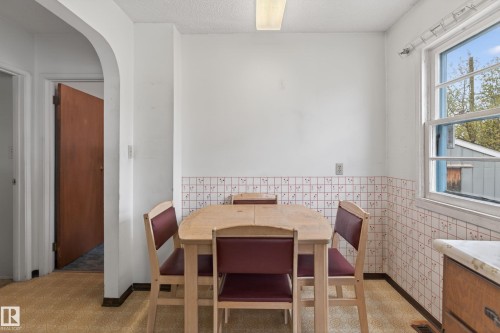 15406 94A Avenue, Edmonton, AB - Indoor Photo Showing Dining Room