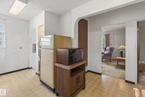 15406 94A Avenue, Edmonton, AB - Indoor