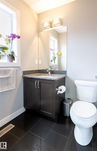 136 Cy Becker Boulevard, Edmonton, AB - Indoor Photo Showing Bathroom