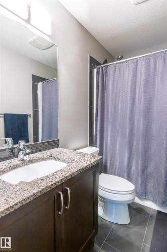136 Cy Becker Boulevard, Edmonton, AB - Indoor Photo Showing Bathroom