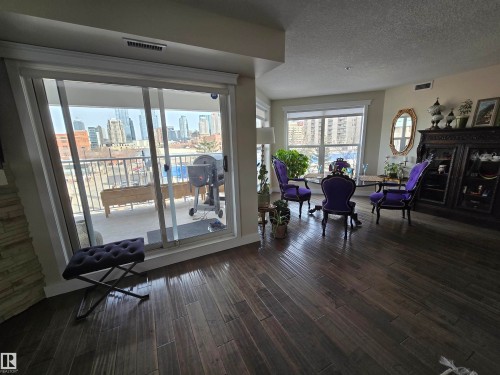 404 10311 111 Street, Edmonton, AB - Indoor