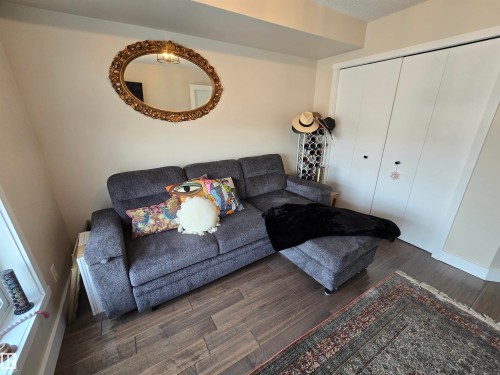 404 10311 111 Street, Edmonton, AB - Indoor Photo Showing Living Room