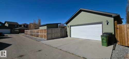 5422 Crabapple Loop, Edmonton, AB - Outdoor With Exterior