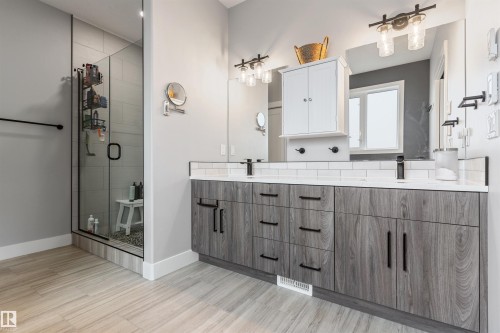 2011 Spring Drive, Rural Parkland County, AB - Indoor Photo Showing Bathroom