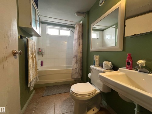 8603 149 Street, Edmonton, AB - Indoor Photo Showing Bathroom