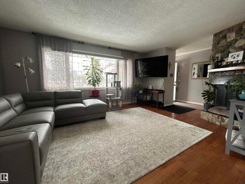 8603 149 Street, Edmonton, AB - Indoor Photo Showing Living Room