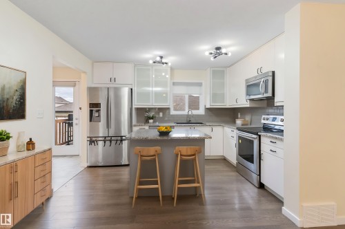 336 Watt Boulevard, Edmonton, AB - Indoor Photo Showing Kitchen